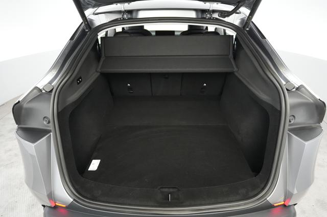 2026 Tesla Model Y — photo 6 of 23