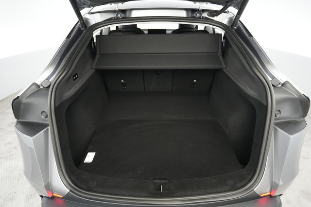 2026 Tesla Model Y — photo 6 of 23