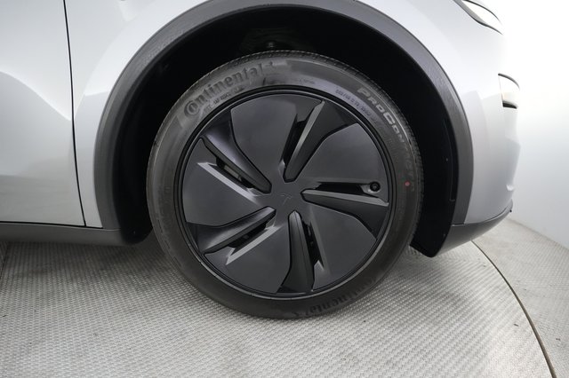2026 Tesla Model Y — photo 16 of 23