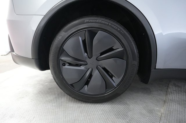 2026 Tesla Model Y — photo 17 of 23