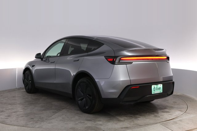 2026 Tesla Model Y — photo 13 of 23