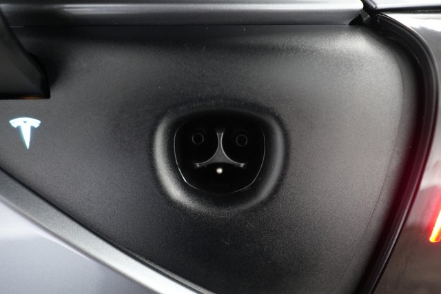 2026 Tesla Model Y — photo 8 of 23