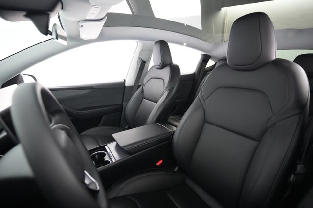2026 Tesla Model Y — photo 3 of 23