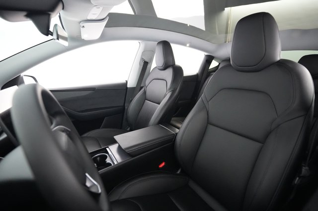 2026 Tesla Model Y — photo 3 of 23