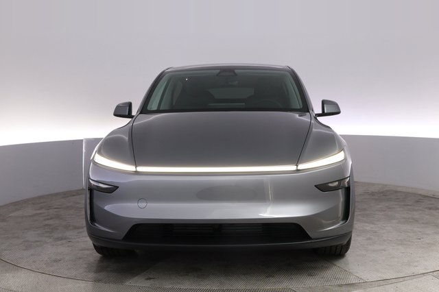 2026 Tesla Model Y — photo 9 of 23