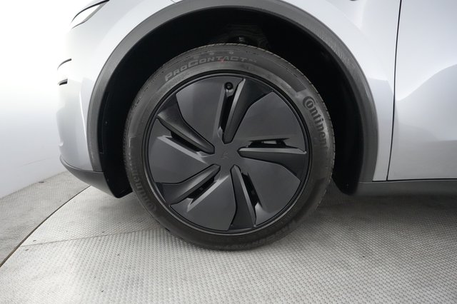2026 Tesla Model Y — photo 15 of 23