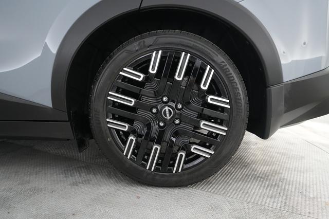 2026 Nissan LEAF — photo 7 of 23