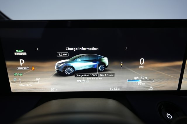 2026 Nissan LEAF — photo 5 of 23