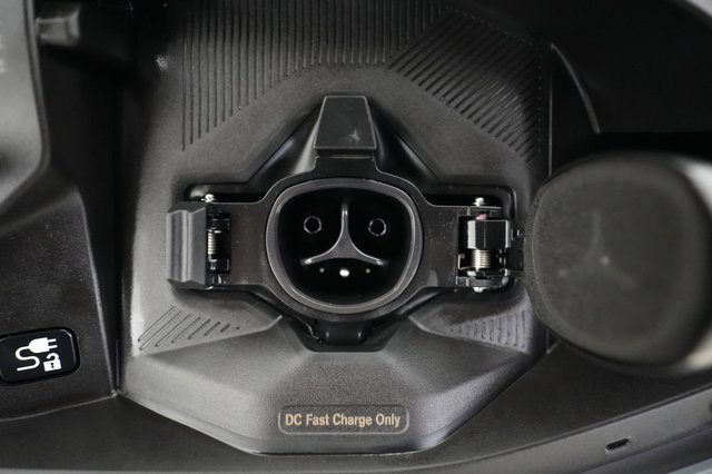2026 Nissan LEAF — photo 8 of 23