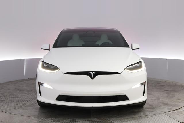 2023 Tesla Model X — photo 9 of 28