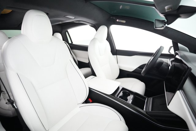 2023 Tesla Model X — photo 18 of 28