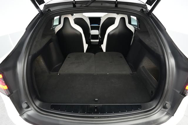 2023 Tesla Model X — photo 6 of 28