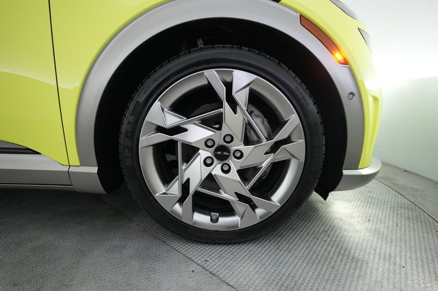 2023 Genesis GV60 — photo 16 of 22