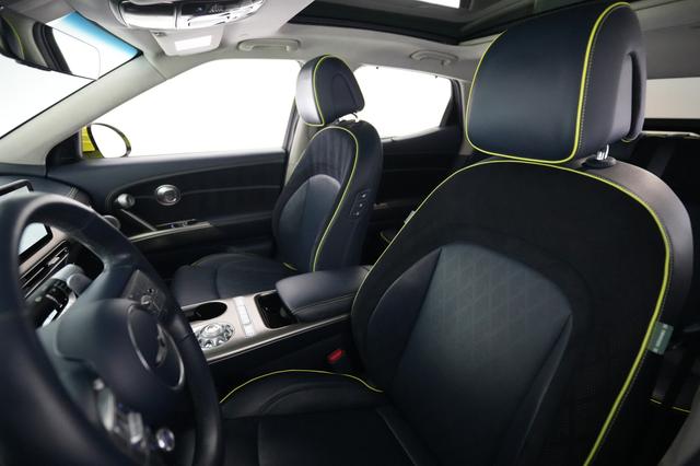 2023 Genesis GV60 — photo 3 of 22