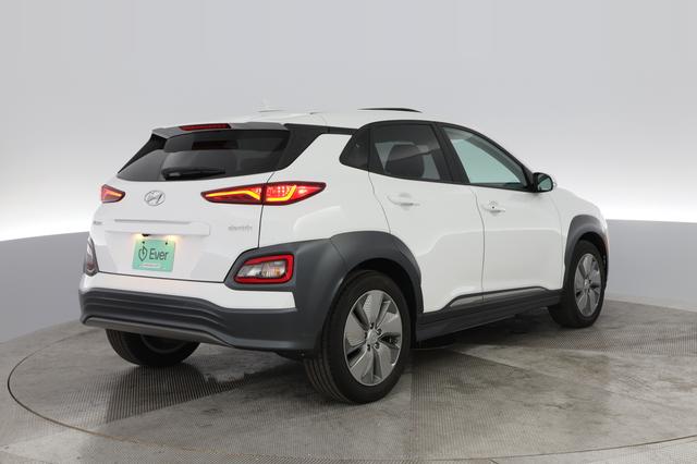 2021 Hyundai Kona — photo 9 of 30