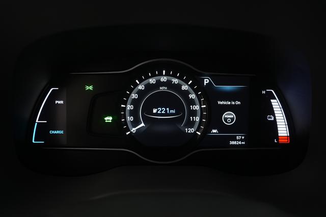 2021 Hyundai Kona — photo 4 of 30