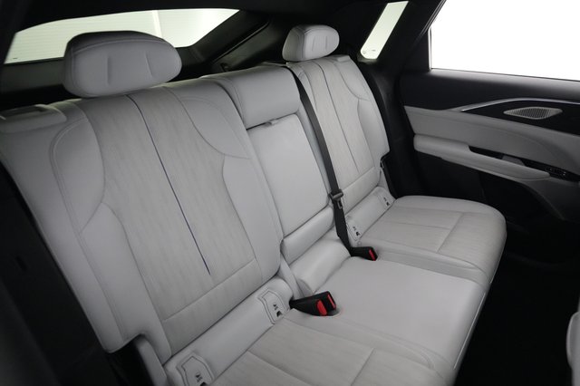 2024 Cadillac Lyriq — photo 4 of 23
