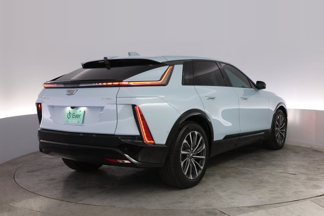 2024 Cadillac Lyriq — photo 2 of 23
