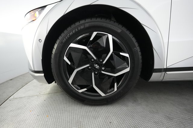 2024 Hyundai IONIQ 5 — photo 15 of 23