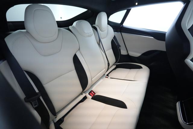 2025 Tesla Model S — photo 4 of 22
