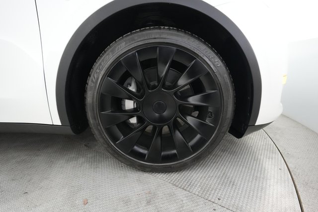 2023 Tesla Model Y — photo 16 of 26