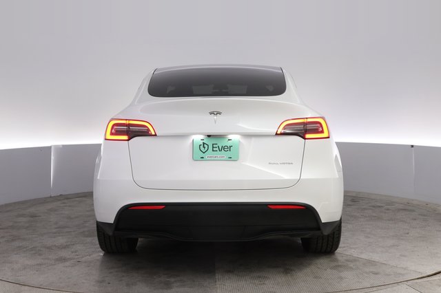 2023 Tesla Model Y — photo 12 of 26