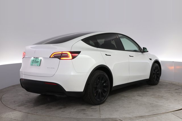 2023 Tesla Model Y — photo 2 of 26