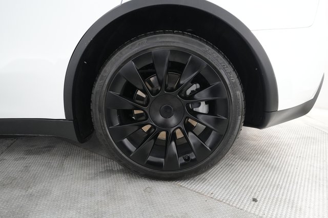 2023 Tesla Model Y — photo 7 of 26