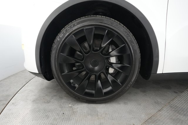 2023 Tesla Model Y — photo 15 of 26