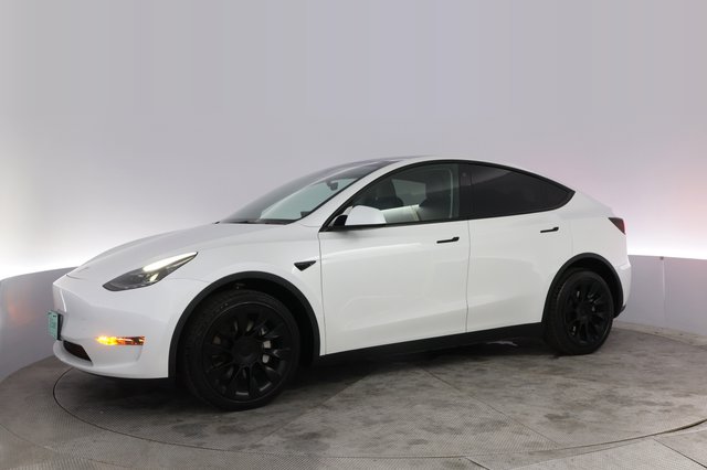 2023 Tesla Model Y — photo 14 of 26