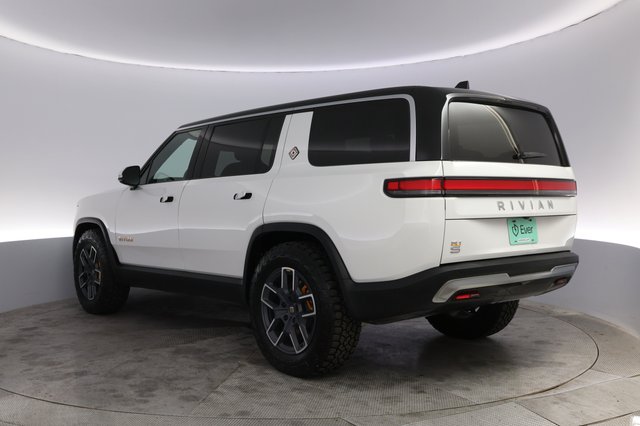 2024 Rivian R1S — photo 13 of 23