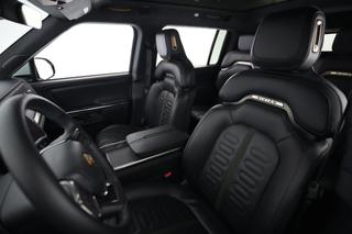 2024 Rivian R1S — photo 3 of 23