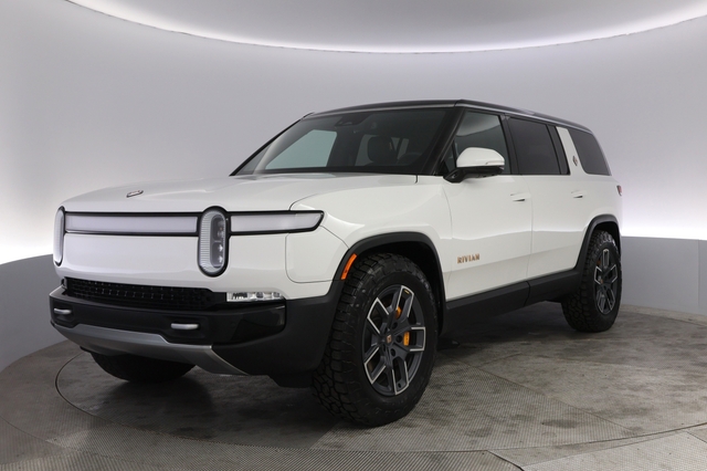 2024 Rivian R1S