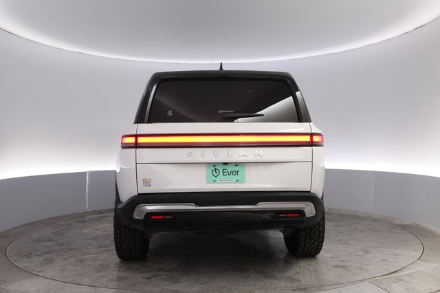 2024 Rivian R1S — photo 12 of 23