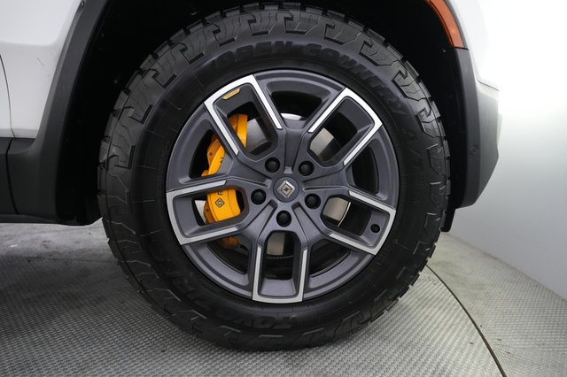 2024 Rivian R1S — photo 16 of 23