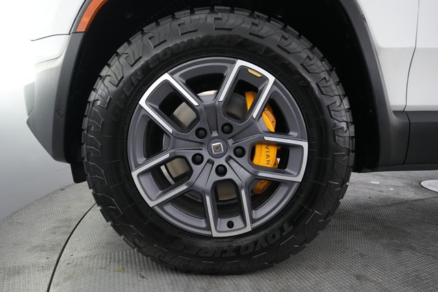 2024 Rivian R1S — photo 15 of 23