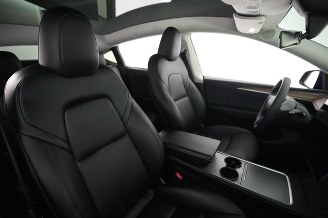 2024 Tesla Model Y — photo 18 of 21