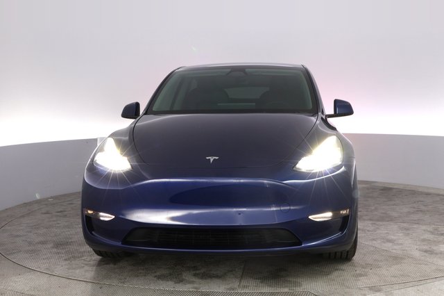 2024 Tesla Model Y — photo 9 of 21