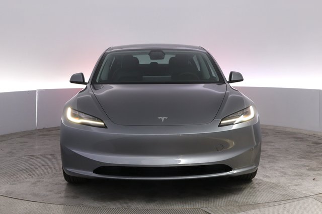 2025 Tesla Model 3 — photo 9 of 28