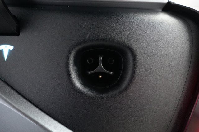 2025 Tesla Model 3 — photo 8 of 28