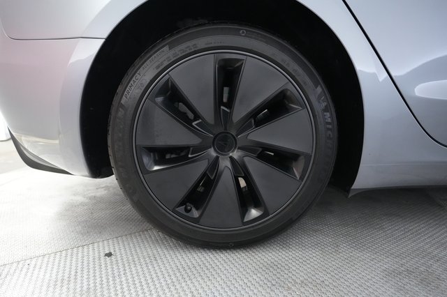 2025 Tesla Model 3 — photo 17 of 28