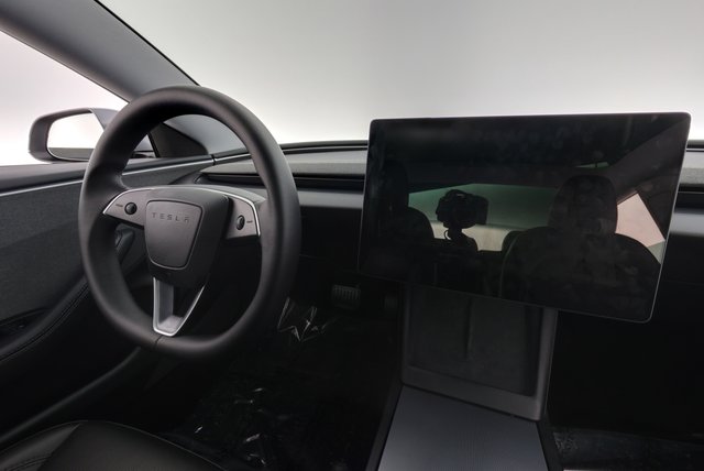 2025 Tesla Model 3 — photo 20 of 28
