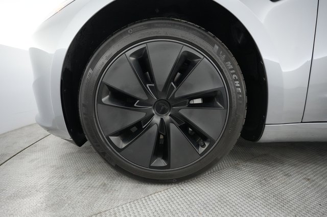 2025 Tesla Model 3 — photo 15 of 28