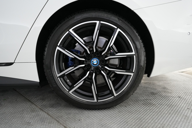 2024 BMW i4