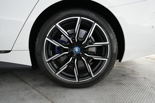 2024 BMW i4 — photo 7 of 20