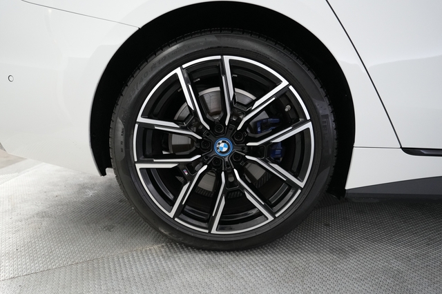 2024 BMW i4