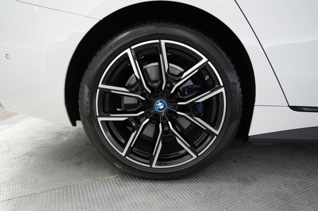 2024 BMW i4 — photo 17 of 20