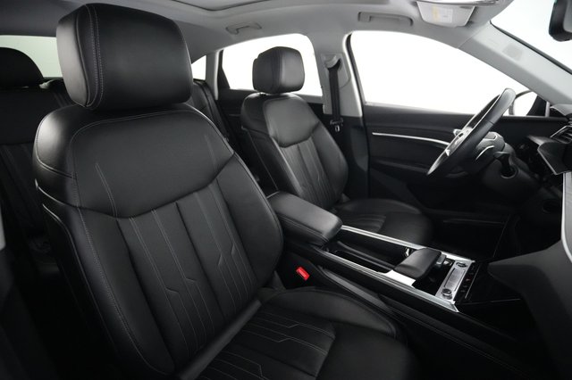 2021 Audi e-tron Sportback — photo 18 of 31