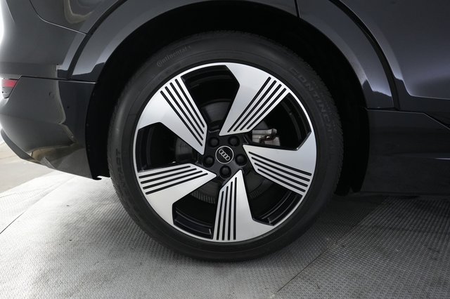 2021 Audi e-tron Sportback — photo 17 of 31
