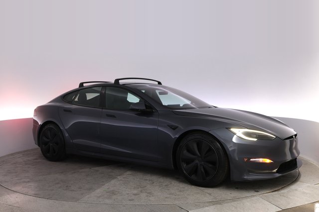 2022 Tesla Model S — photo 11 of 24